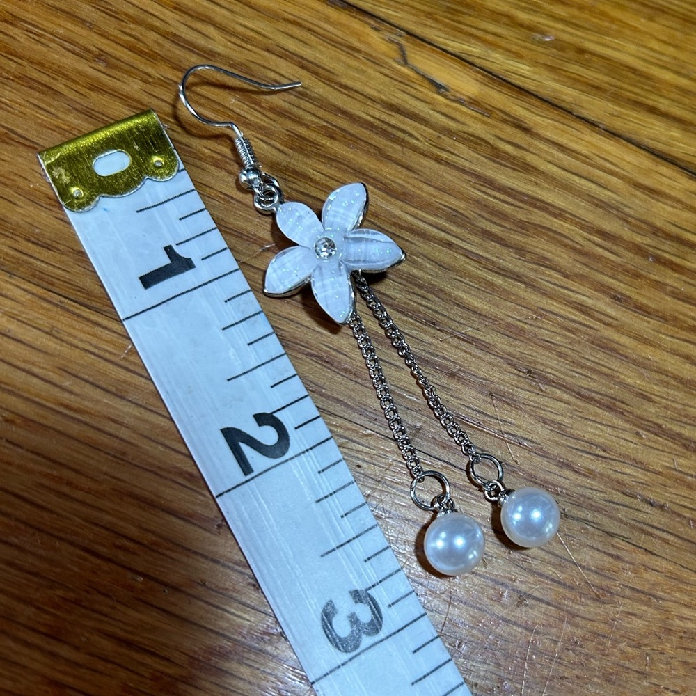 3/$25 Silver and White Floral Drop Earrings - Picture 4 of 6